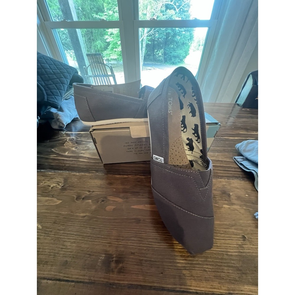 New With Tags TOMS Canvas Shoes Sz 8.5